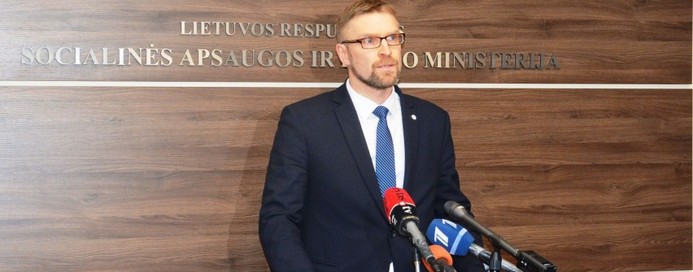 Ministras L. Kukuraitis: „Jei 750 globėjų į savo šeimas parsives 1-2 vaikus, vaikų namų Lietuvoje neliks“